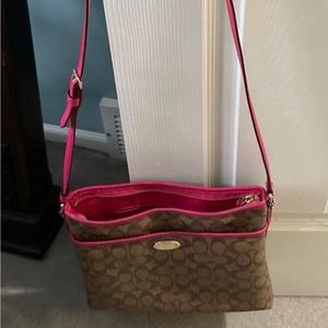 Coach crossbody: Large size. Good condition. Small scuff on strap